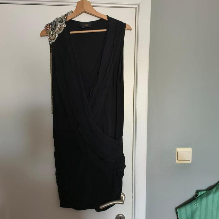 Zwarte jurk met mooi schouderstukje, Kleding | Dames, Jurken, Gedragen, Maat 42/44 (L), Zwart, Knielengte, Ophalen