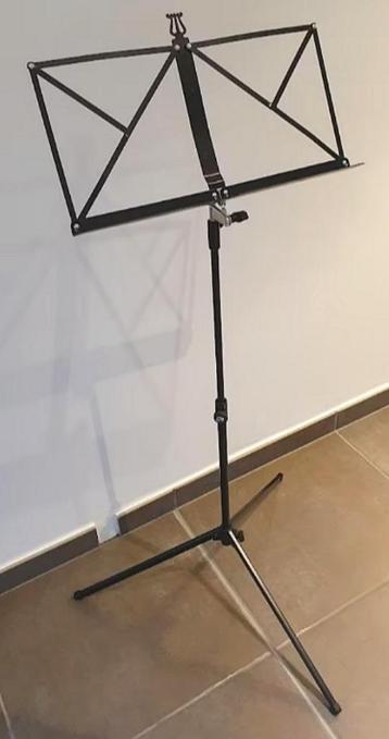 Statief voor muziekpartituren / standaard beschikbaar voor biedingen