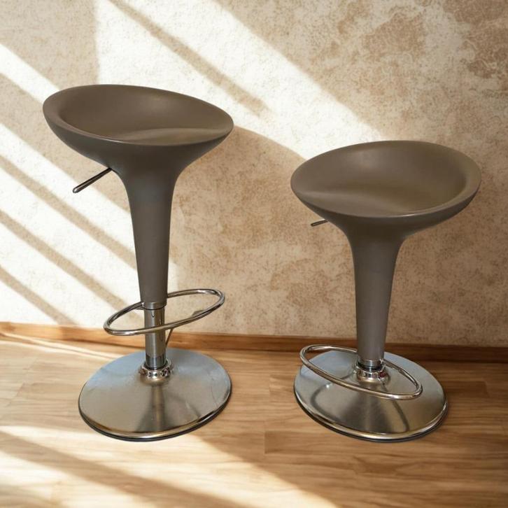 Tabourets bar de designer BOMBOS, Huis en Inrichting, Barkrukken, Zo goed als nieuw, Metaal, 2 krukken, In hoogte verstelbaar