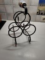 Porte-bouteilles en fer forgé, Enlèvement