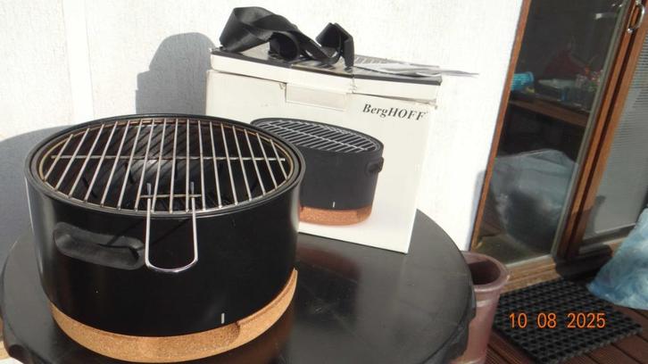 DRAAGBARE BBQ merk "BERGHOFF"", Tuin en Terras, Houtskoolbarbecues, Gebruikt, Ophalen
