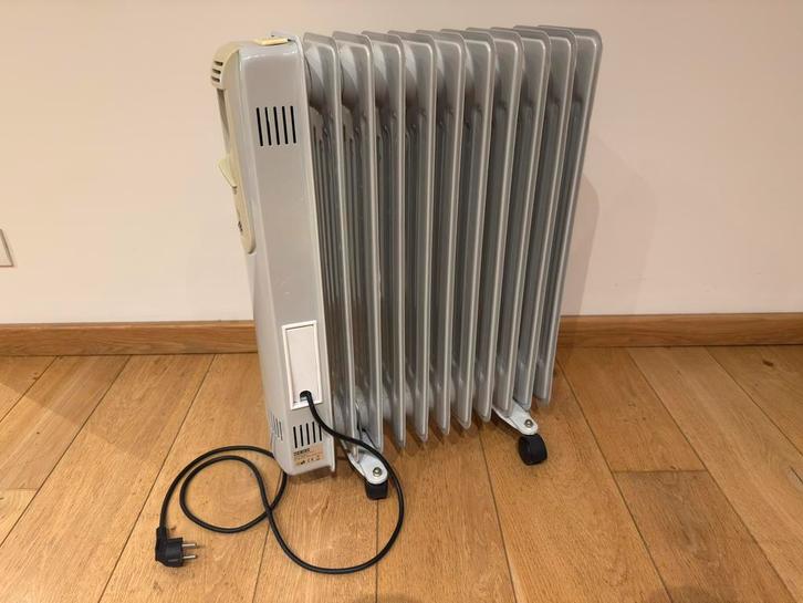2000W elektrische olieradiator (amper gebruikt), Doe-het-zelf en Bouw, Verwarming en Radiatoren, Zo goed als nieuw, Radiator, Ophalen
