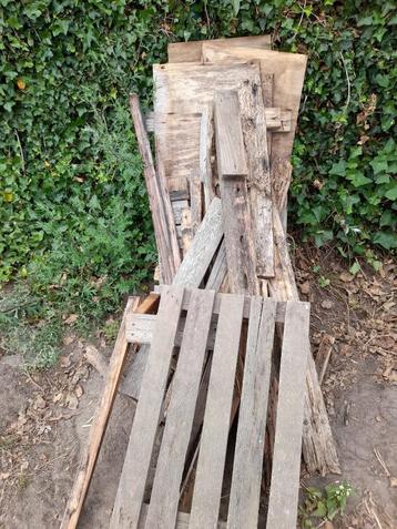 Gratis hout beschikbaar voor biedingen