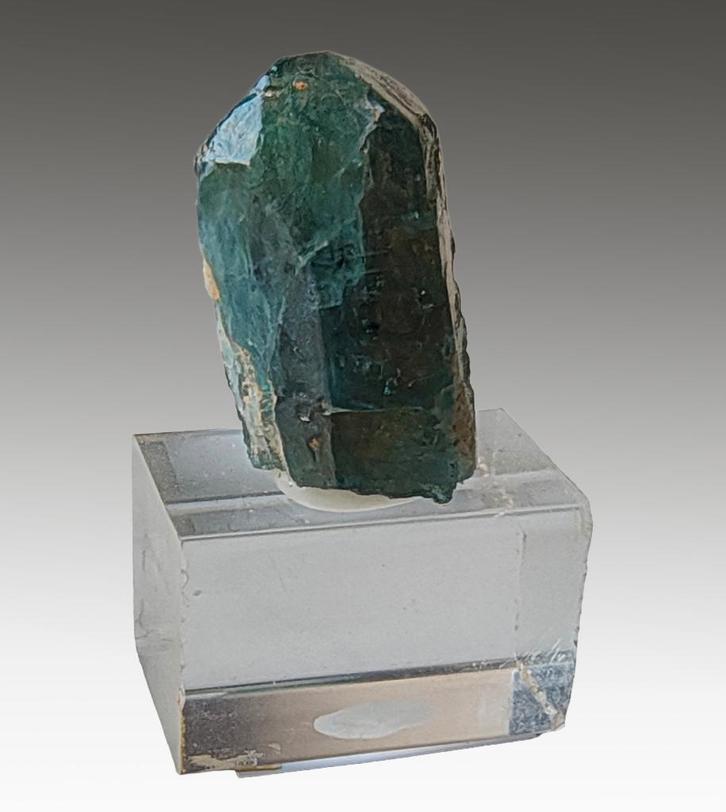 **TOP** Groot FLUORAPATIET kristal uit Rusland., Collections, Minéraux & Fossiles, Minéral, Enlèvement ou Envoi