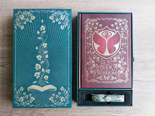 2xTomorrowland 2019 box, The Book of Wisdom, ZONDER bracelet, Verzamelen, Muziek, Artiesten en Beroemdheden, Zo goed als nieuw
