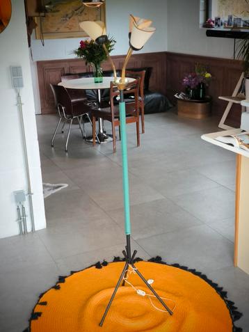 Vintage vloerlamp met 3 vloerlampen beschikbaar voor biedingen