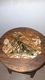 Jésus tombe sous la croix, Enlèvement ou Envoi