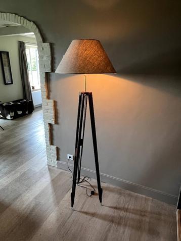 Lampadaire trépied authentique, Comme neuf, Landelijk, Bois, 150 à 200 cm