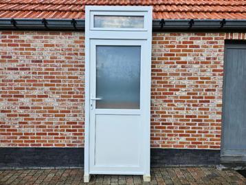 Prachtige Pvc Deur met Kiepraamje Deceuninck  beschikbaar voor biedingen