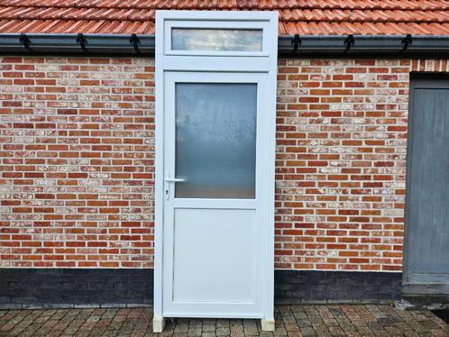 Prachtige Pvc Deur met Kiepraamje Deceuninck, Doe-het-zelf en Bouw, Deuren en Vliegenramen, Zo goed als nieuw, Buitendeur, Glas