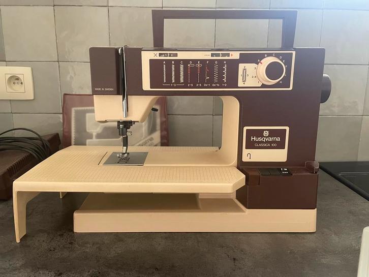 Husqvarna Classica 100 naaimachine, Hobby en Vrije tijd, Naaimachines en Toebehoren, Gebruikt, Naaimachine, Husqvarna, Ophalen