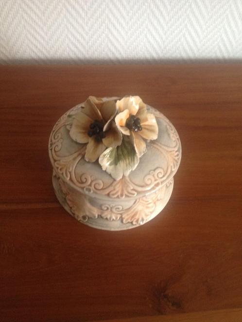 Bocal et couvercle en porcelaine italienne à décor de fleurs, Antiquités & Art, Antiquités | Porcelaine, Enlèvement ou Envoi
