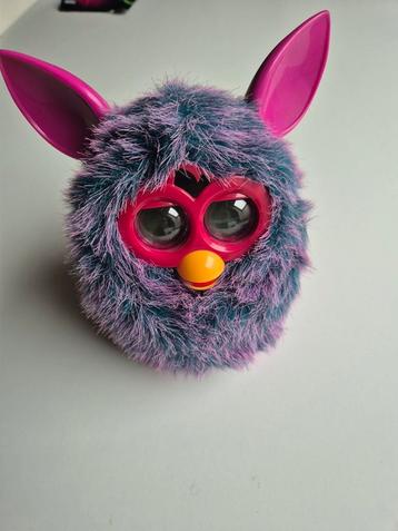 Furby Hasbro parle et bouge disponible aux enchères