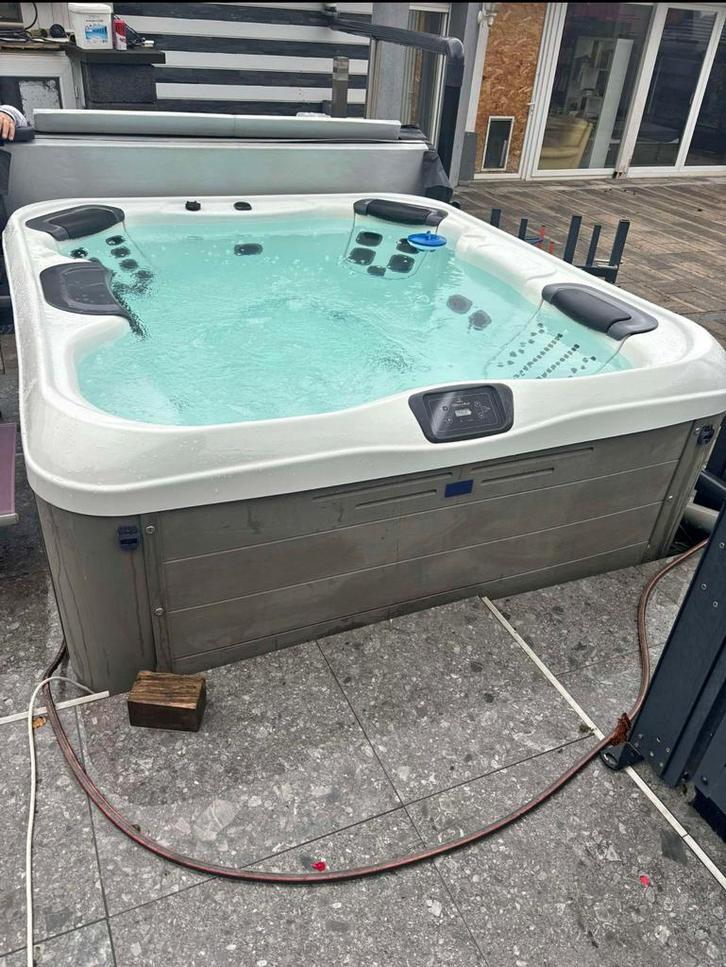 Wirlpool Jacuzzi, Tuin en Terras, Bubbelbaden en Hottubs, Zo goed als nieuw, Ophalen