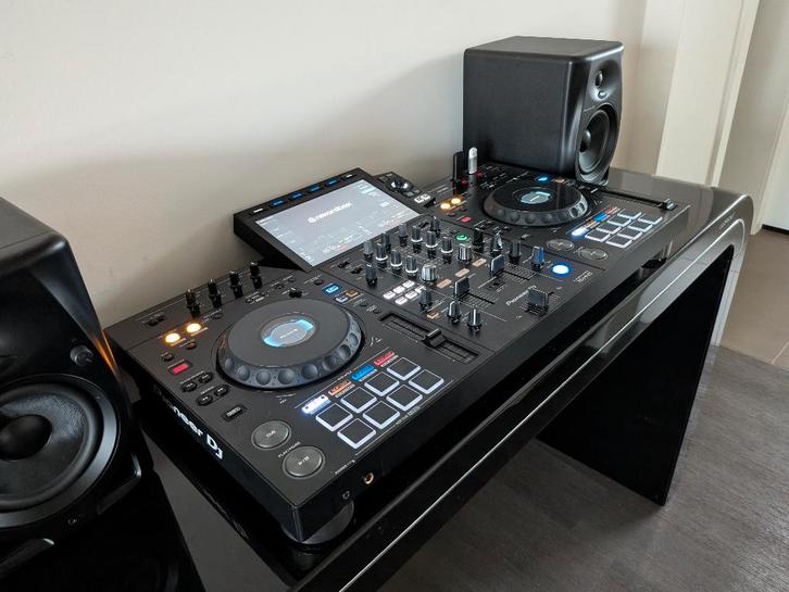 Pioneer XDJ-RX3, Pioneer DJ DM-50D Glorious DJ tafel, Muziek en Instrumenten, Standaarden, Zo goed als nieuw, Muziekstandaard