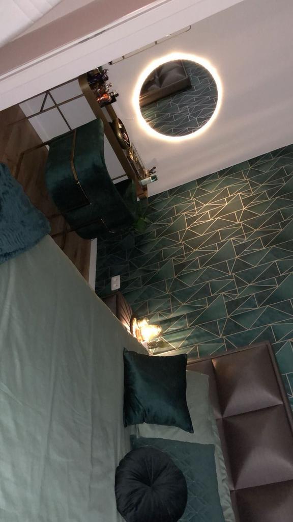 Klassevolle Make up tafel met stoel, Maison & Meubles, Tables | Coiffeuses, Comme neuf, Verre, Enlèvement