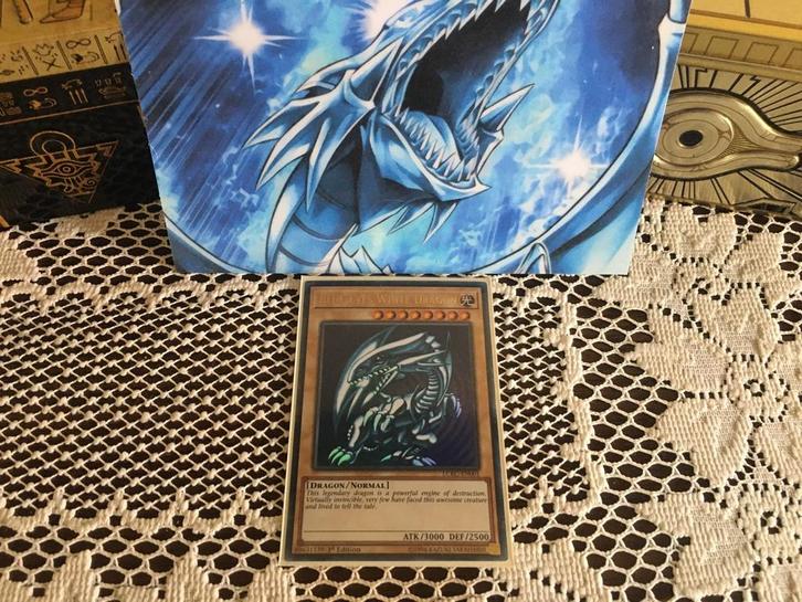 1st Edition Blue-Eyes White Dragon - Yu-Gi-Oh!, Hobby en Vrije tijd, Verzamelkaartspellen | Yu-gi-Oh!, Ophalen of Verzenden