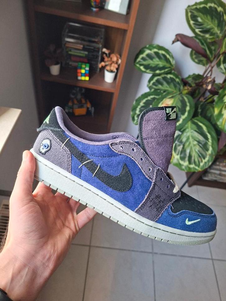 Jordan 1 Retro Low OG Zion “Voodoo Alternate” EU 45, Kleding | Heren, Schoenen, Nieuw, Sneakers, Blauw, Ophalen of Verzenden