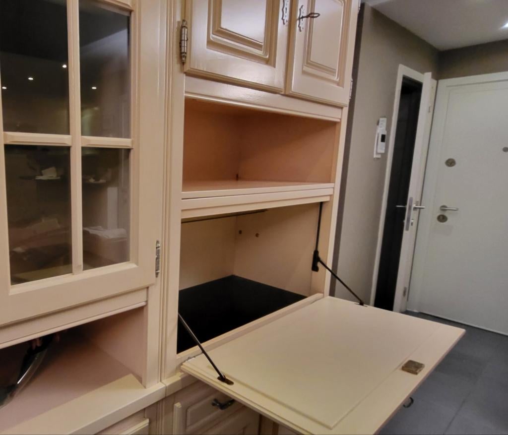 Eiken wandkast met bar, Ophalen