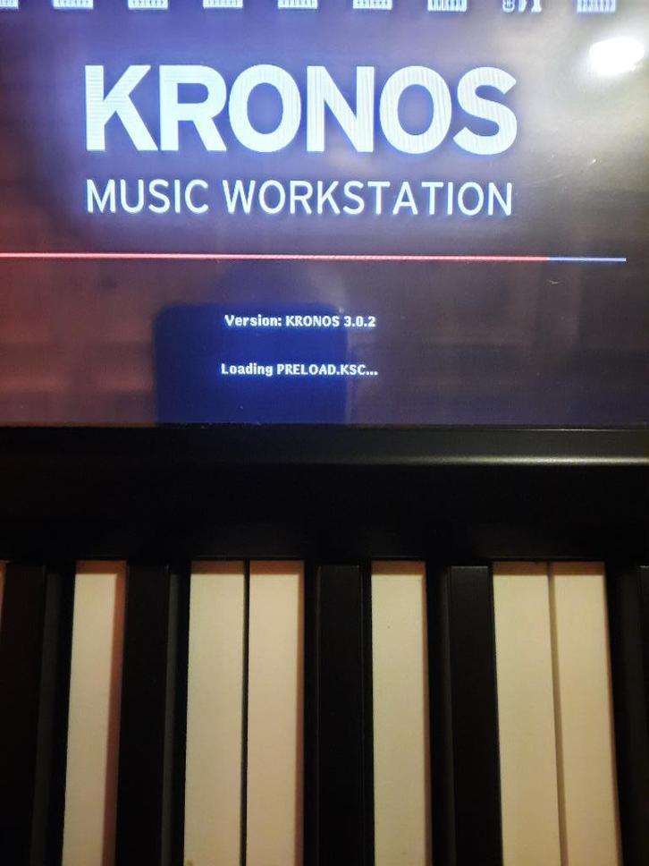 Korg Kronos 2 88 toetsen RH3, Muziek en Instrumenten, Synthesizers, Zo goed als nieuw, 88 toetsen, Korg, Met koffer of flightcase