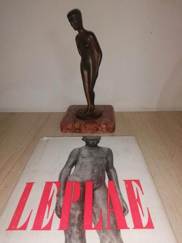 Boek + brons beeldje Charles Leplae beschikbaar voor biedingen