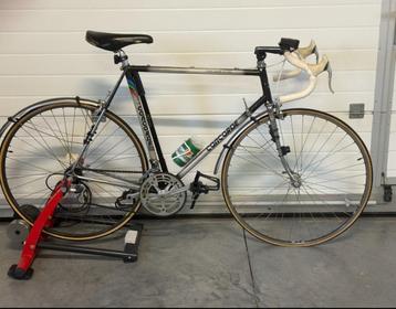 retro koersfiets + wheel-on fietstrainer  beschikbaar voor biedingen