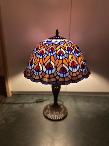 Tiffany stijl lamp, tafellamp in uitstekende staat!