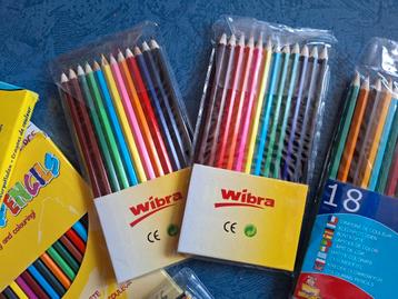 Fourniture scolaire - crayons de couleur et ordinaires neufs beschikbaar voor biedingen