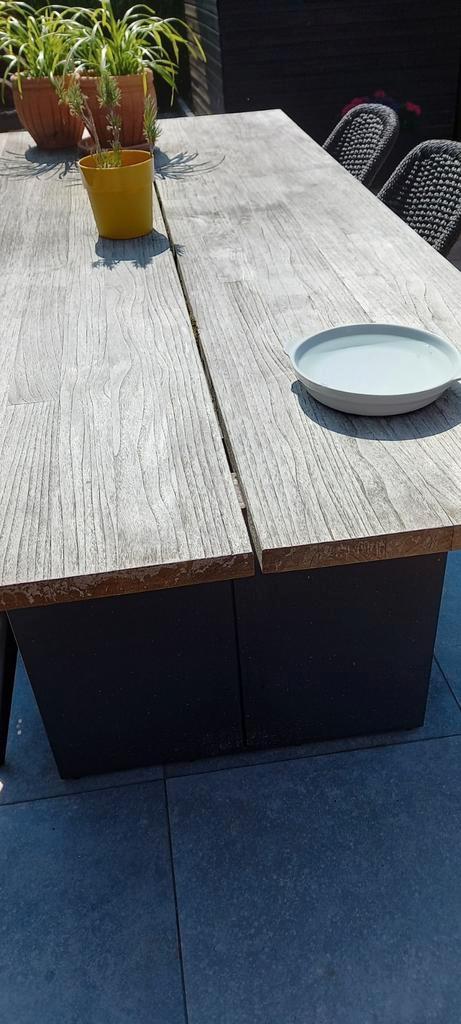 Grote tuintafel, met stoelen en nieuwe kussentjes, Tuin en Terras, Tuintafels, Zo goed als nieuw, Ophalen