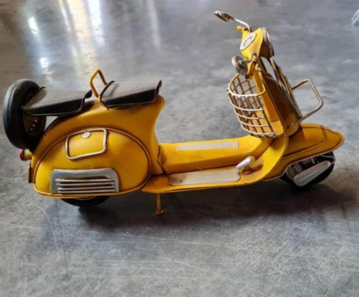 Motorscooter naar oud model op schaal, Verzamelen, Merken en Reclamevoorwerpen, Nieuw, Overige typen, Ophalen of Verzenden