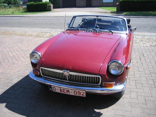 MGB, Autos, Oldtimers & Ancêtres, Particulier, MG, Essence, Cabriolet, 2 portes, Boîte manuelle, Rouge, Noir, Cuir synthéthique