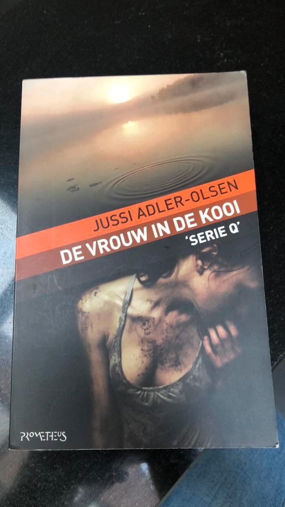 Gratis Jussi Adler-Olsen - De vrouw in de kooi, Boeken, Thrillers, Ophalen