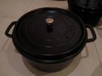 Staub la cocotte 35cm zwart, Huis en Inrichting, Keuken | Potten en Pannen, Ophalen, Zo goed als nieuw, Koekenpan of Braadpan