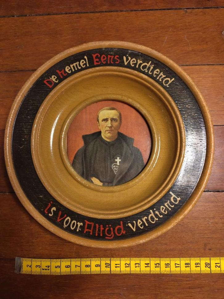 Rond lijstje Broeder Isodoor, Antiek en Kunst, Antiek | Religieuze voorwerpen, Ophalen