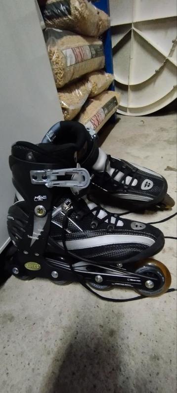 ROCES inline skates amper gebruikt dus eigenlijk nieuw. beschikbaar voor biedingen