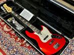 Marcus Miller 2022 V7 A4/BMR Bright Metallic Red + Case, Muziek en Instrumenten, Snaarinstrumenten | Gitaren | Bas, Ophalen of Verzenden