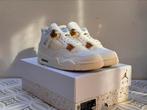 Jordan 4 gold met metallic, Kleding | Heren, Schoenen, Ophalen, Wit, Zo goed als nieuw, Sneakers