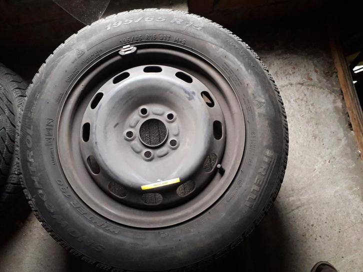 Set van 4 Winterbanden op stalen velgen 195/65 R15 91T, Auto-onderdelen, Banden en Velgen, Banden en Velgen, Winterbanden, 15 inch