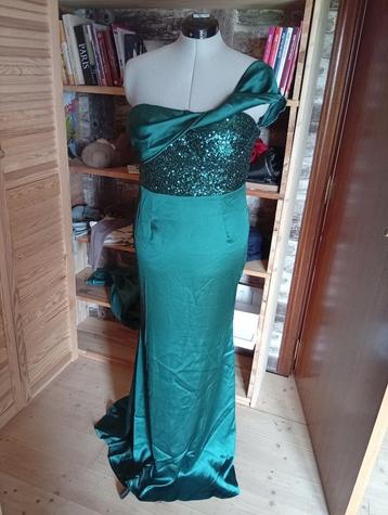 Robe de cérémonie  beschikbaar voor biedingen