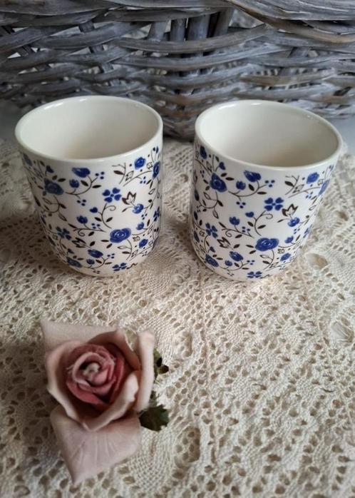 2 Clayre & Eef theemokjes, blauwe bloemetjes, lepelvaasje, Huis en Inrichting, Keuken | Servies, Zo goed als nieuw, Kop(pen) en/of Schotel(s)