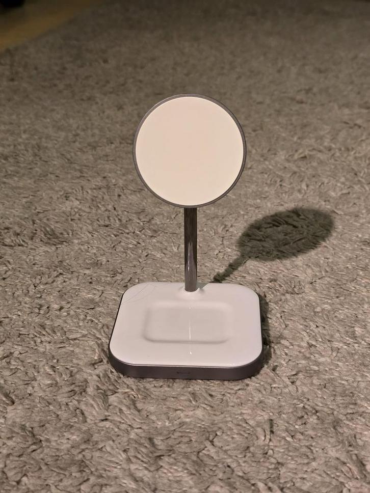 Magnetisch laadstation van Satechi voor iPhone en Airpods, Télécoms, Téléphonie mobile | Chargeurs pour téléphone, Comme neuf