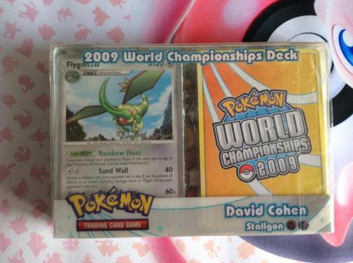 Pokemon World Championships Deck 2009 Flygon LV.X David C., Hobby en Vrije tijd, Verzamelkaartspellen | Pokémon, Nieuw, Speeldeck