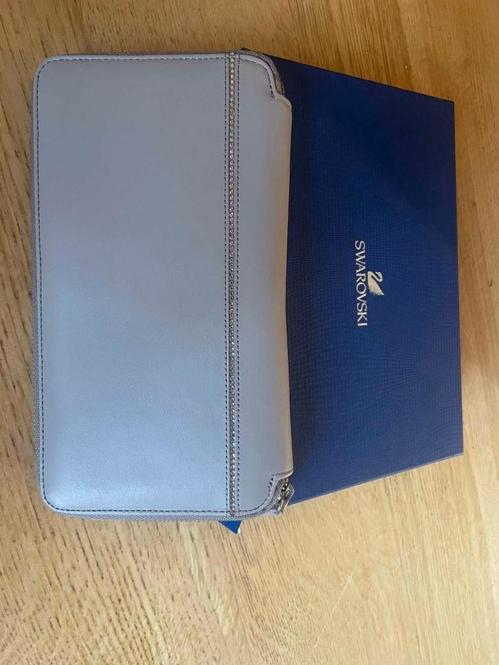 ORGANISEUR CLASSIQUE SWAROFSKI AVEC STYLO SWAROFSKI, Bijoux, Sacs & Beauté, Porte-monnaie & Portefeuilles, Neuf, Autres marques