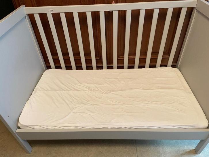 Kinderbedje 60x120cm + matras + aerosleep matrasbeschermer, Kinderen en Baby's, Kinderkamer | Bedden, Gebruikt, Minder dan 140 cm