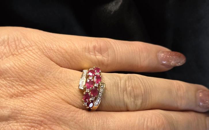Gouden Vintage ring edelsteen robijn en diamant. 2026/20., Bijoux, Sacs & Beauté, Bagues, Comme neuf, Femme, 17 à 18, Rouge, Or