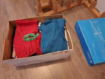 Doos zwangerschapskledij beschikbaar voor biedingen