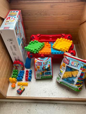 Speeltafel megablocs incl blokken en 2 extra zakken blokken beschikbaar voor biedingen