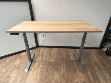 elektrisch zit sta bureau (wit) beschikbaar voor biedingen