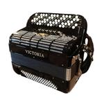Victoria AC235V Tweedehands Knopaccordeon, Muziek en Instrumenten, Accordeons, 96-bas, Met koffer, Knopaccordeon, Ophalen