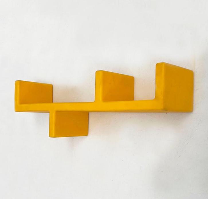 Snake Shelf by Adriano Baldanzi and Alessandro Novelli for C, Huis en Inrichting, Woonaccessoires | Wandplanken en Boekenplanken